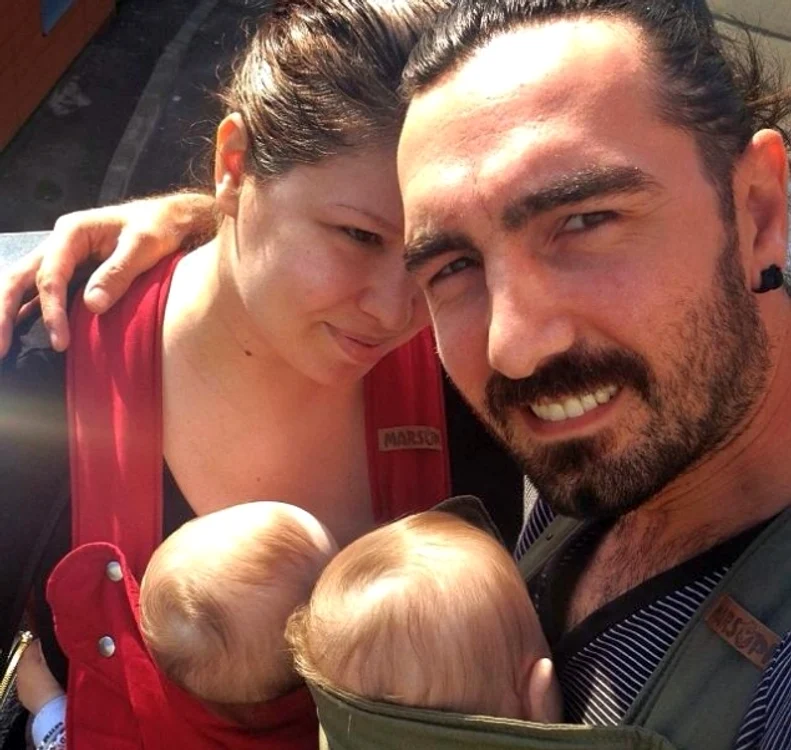 
    Cristina Bălan, soţul ei, Gabriel, şi cei doi copii ai lorfoto: arhiva personală  