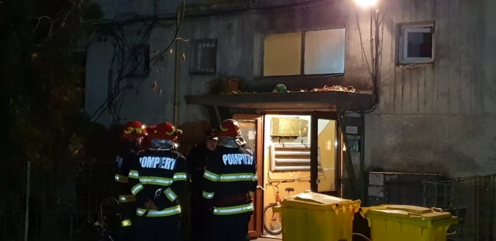 
    Un apel la 112 a anunțat prezența unui miros de insecticid într-un bloc din TimișoaraFoto: opiniatimisoarei  