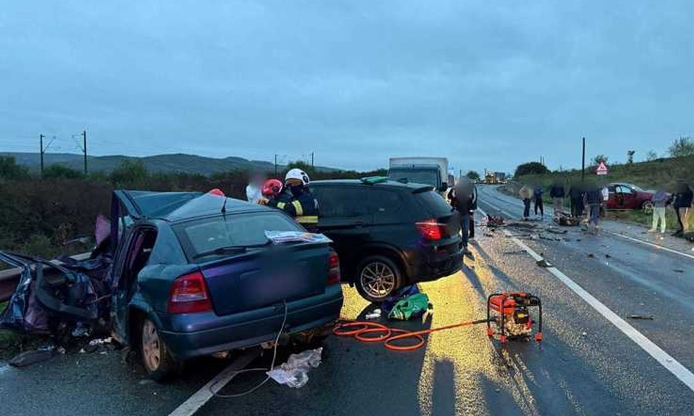 Accident extrem de grav pe DN 1C, în judeţul Cluj: cinci răniți încarceraţi, un bărbat a murit