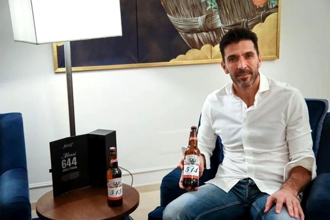 
    Buffon, printre primii care au primit berea aniversarăFOTO: Instagram  