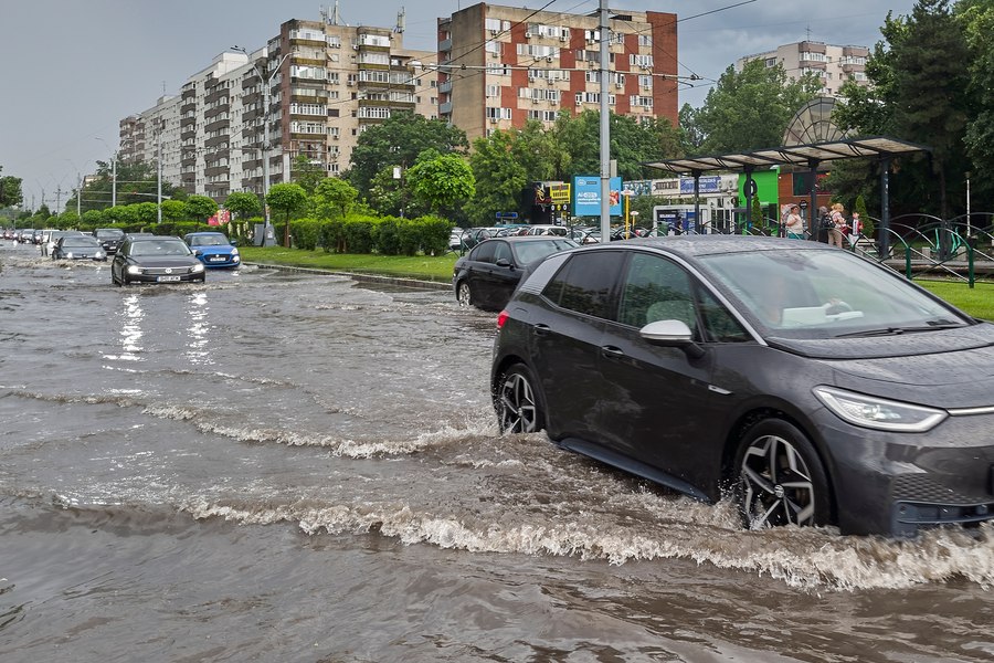 Cod Roșu în București: zonele predispuse riscului de inundații. Primarul Capitalei le cere locuitorilor să evite deplasările