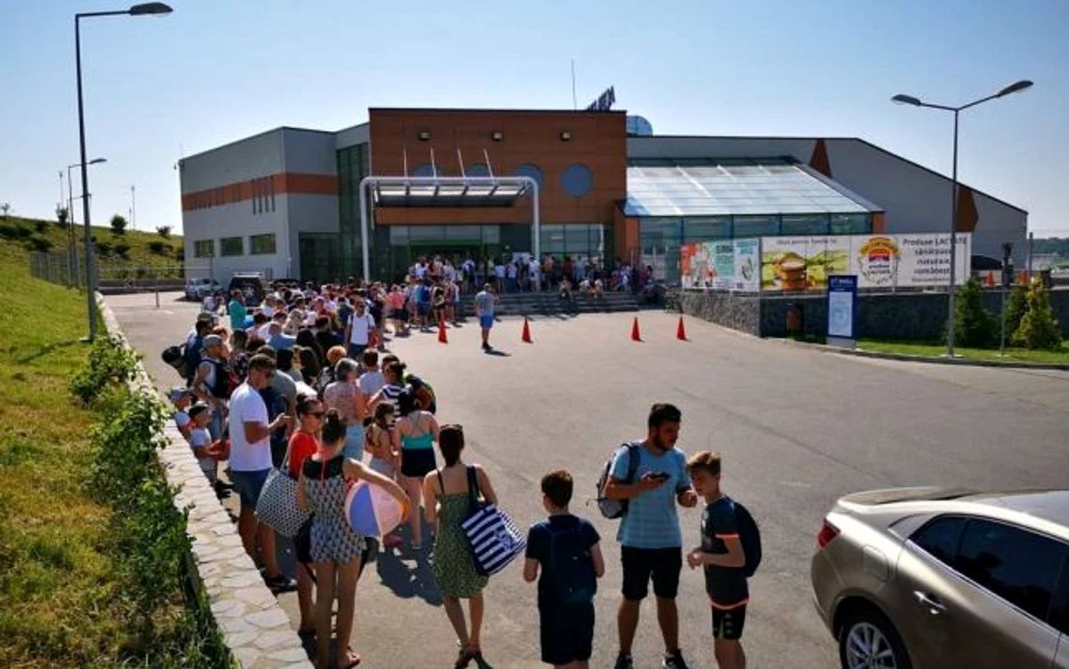 Coada din weekend la aqua-park-ul din Botoşani FOTO Ovidiu Porohniuc