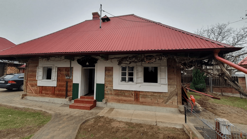Prețul derizoriu cerut pentru o casă tradițională care poate fi mutată