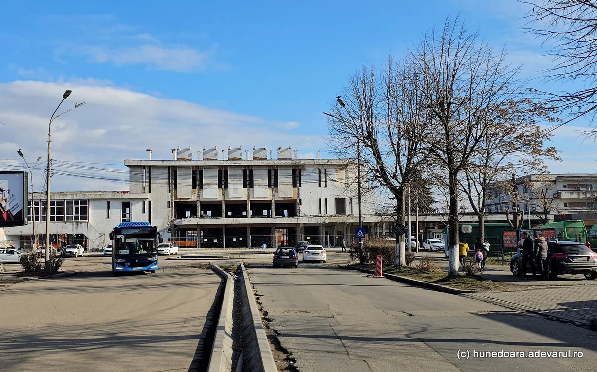 Gara municipiului Deva. Foto: Daniel Guță. ADEVĂRUL