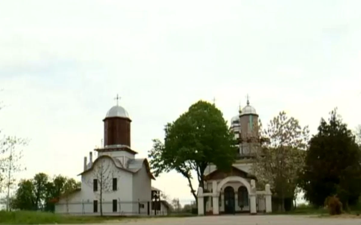 
    Biserica unde slujește preotul acuzat de comportament indecentFoto: adevarul.ro  