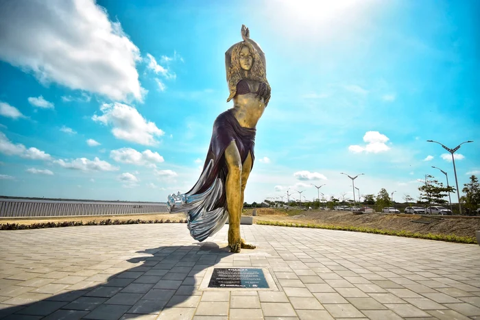 Statuia cântăreței Shakira, din orașul său natal din Columbia - Foto Twitter/X