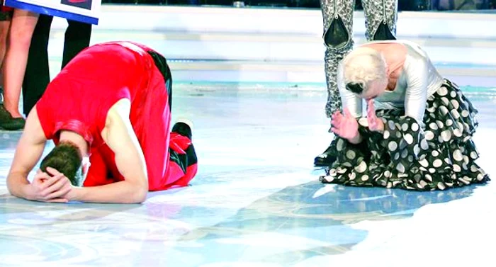 Au căzut în genunchi la aflarea veştii