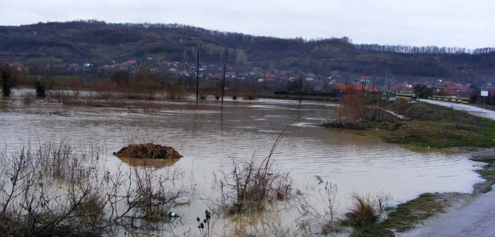 Cod galben de inundaţii în Nord-Vestul ţării până luni seara     FOTO Adevărul