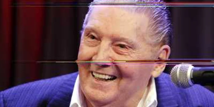 Jerry Lee Lewis se însoară a şaptea oară.