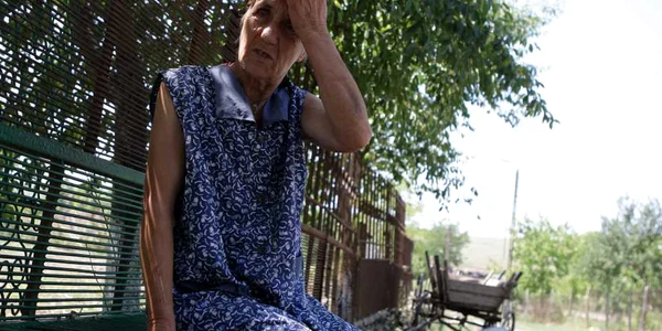 EXCLUSIV Fata însărcinată cu bunicul a vrut să se sinucidă