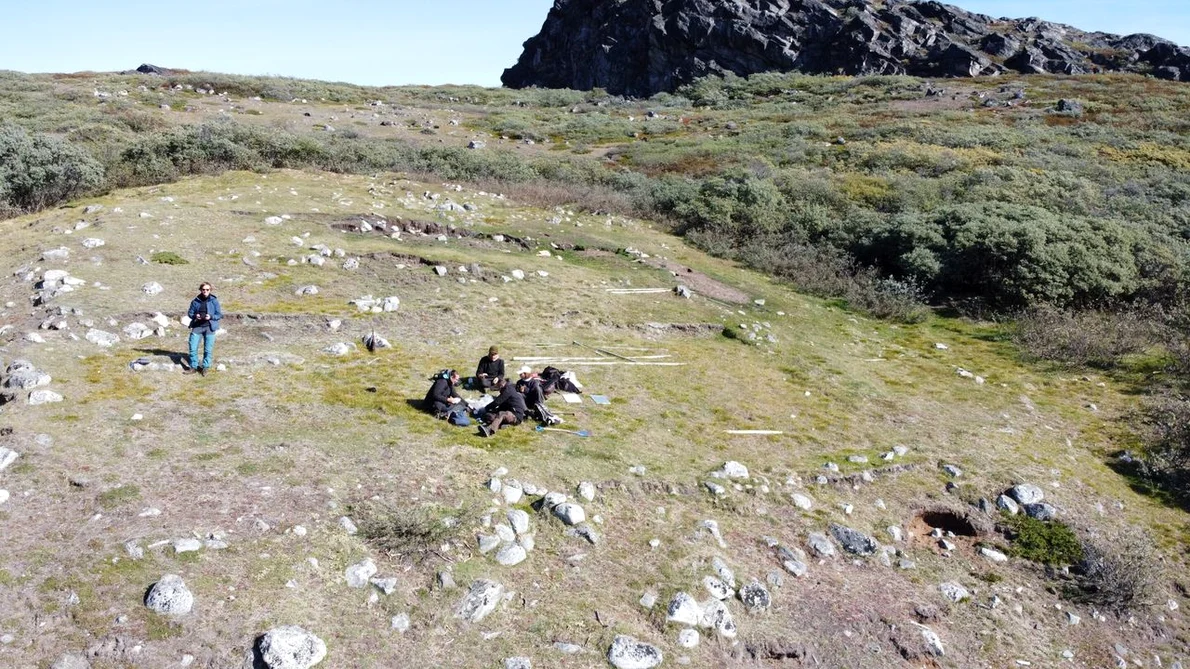 Autorii studiului, în timpul cercetărilor pe teren în Groenlanda (© Louise Hindborg Mortensen)