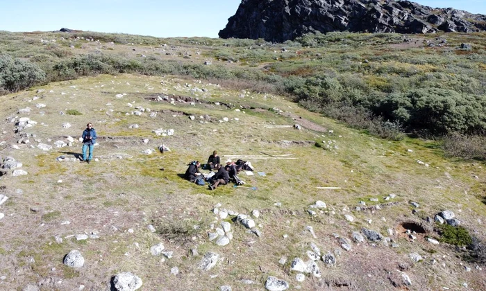 Autorii studiului, în timpul cercetărilor pe teren în Groenlanda (© Louise Hindborg Mortensen)