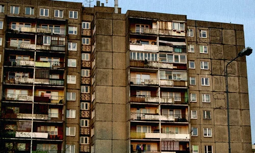 Stînga, dreapta, vizavi jpeg