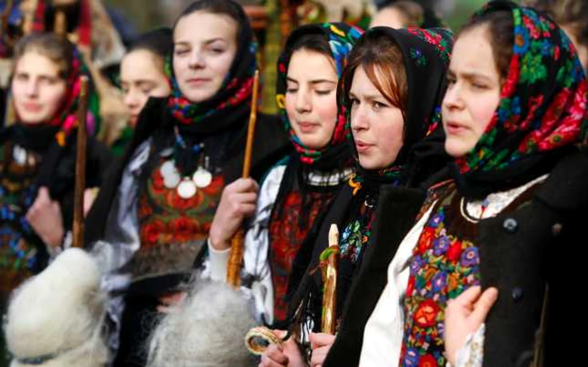 Persoanele de diferite etnii care locuiesc în Timişoara îşi petrec Revelionul după propriile tradiţii