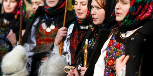 Persoanele de diferite etnii care locuiesc în Timişoara îşi petrec Revelionul după propriile tradiţii