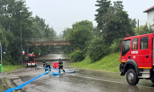 Ploile torențiale au făcut ravagii în șase județe și în București. FOTO: ISU