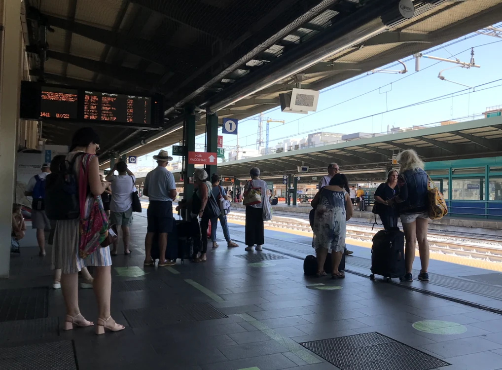 Peronul Gării Centrale din Bari, Italia / FOTO: Andrei Luca / Adevărul