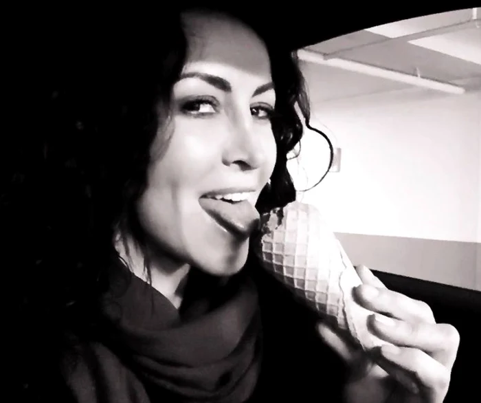 Nu mai există niciun dubiu că Mihaelei Rădulescu îi place îngheţata