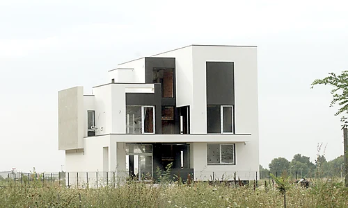 Octombrie 2015  Vila este acum la roşu, iar Vârciu se va muta  în ea anul viitor jpeg
