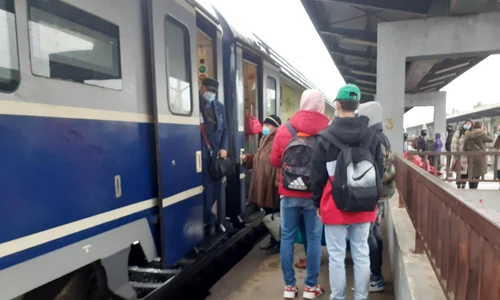 Mulți bucureșteni și ploieșteni au urcat ieri în trenul care i a dus la munte jpeg