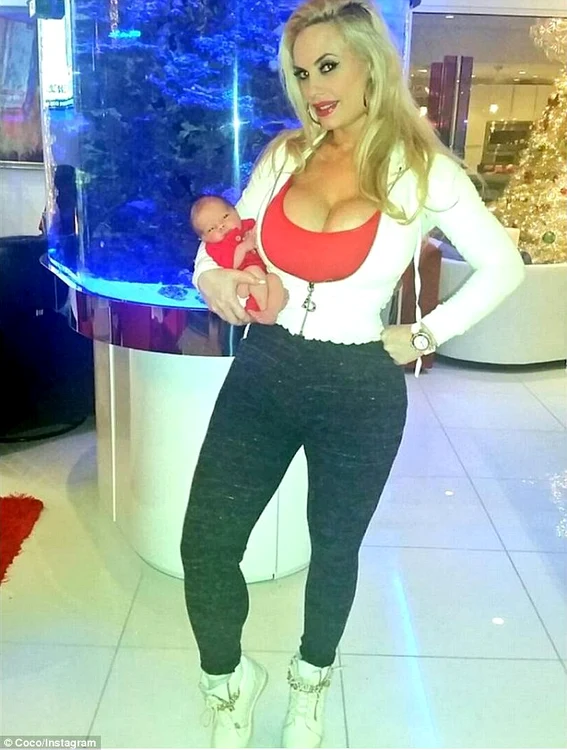 Așa arăta Coco Austin la patru zile după ce a născut, imediat după ce s-a externat din spital