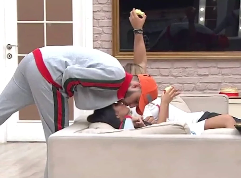 
    Simina şi Alex de la "Puterea dragostei" vor deveni părinţi Foto: captură video Kanal D  
