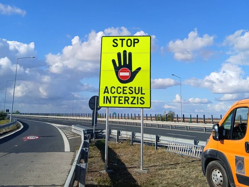 Cum arată indicatoarele noi montate pe autostrăzile A1 și A11 pentru prevenirea circulației pe contrasens