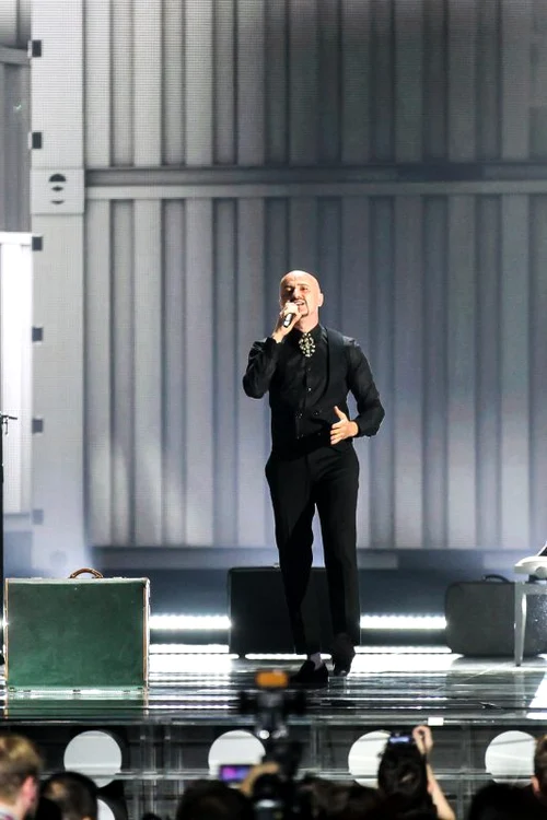 Eurovision 2015, semifinala 1: Călin Goia alături de Voltaj pe scena StadthalleFoto: eurovision.tv
