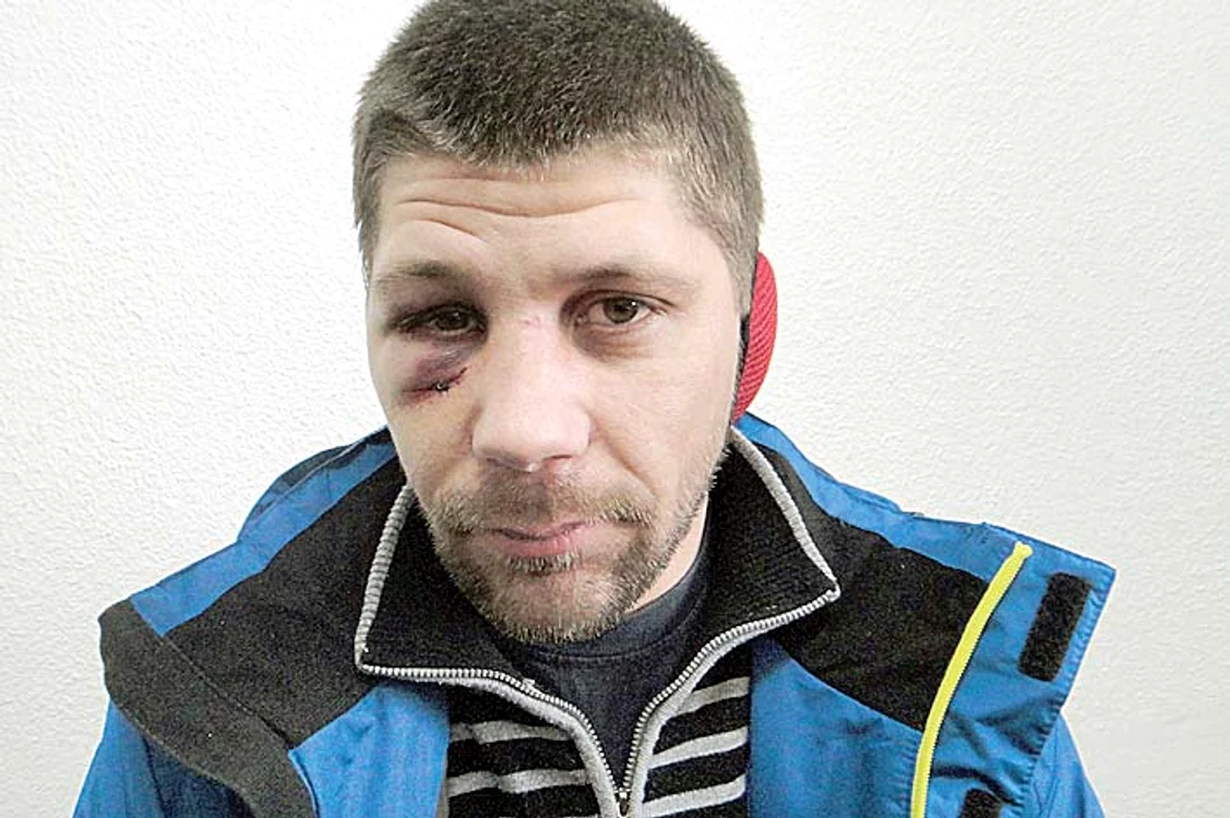 
    Vasile Florin Radu  a încasat mai mulți  pumni, fără ca vreun  client să intervină  în apărarea lui  