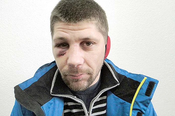 Vasile Florin Radu a încasat mai mulți pumni, fără ca vreun client să intervină în apărarea lui