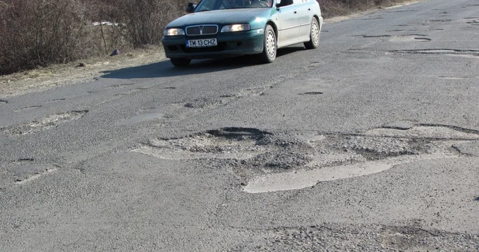 Şoferii vor mai avea de îndurat până când drumul va fi asfaltat