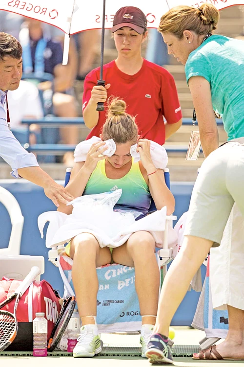 Setul II, scor 6-5. „Compresele” cu gheaţă au fost folosite din plin de jucătoarea noastră, care nu mai putea suporta căldura