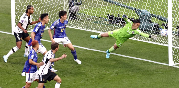 Muller și Gnarby s-au făcut de răs contra Japoniei. Foto EPA EFE
