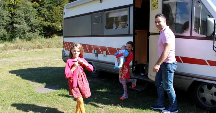 românii nomazi care trăiesc în rultă foto diana frincu