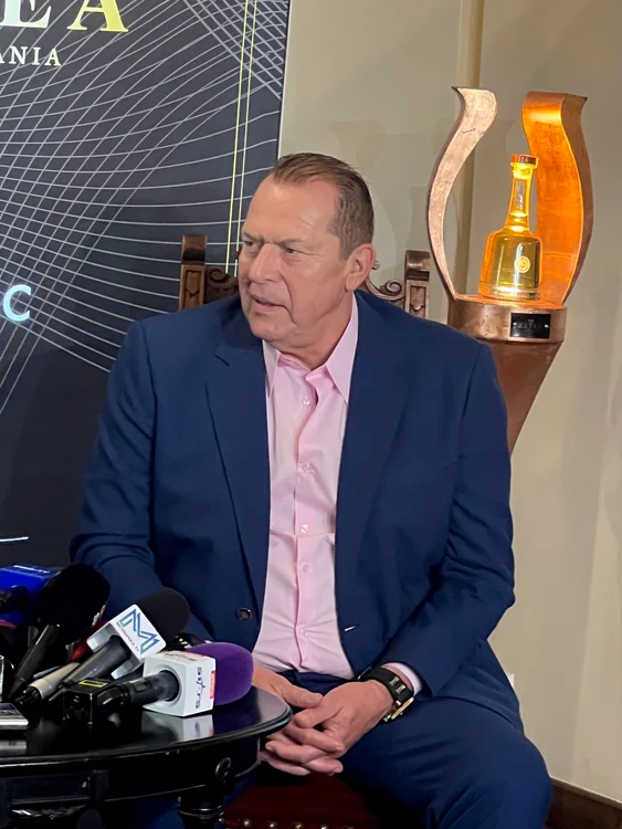 Fostul portar al Stelei, Helmut Duckadam (64 de ani), a avut parte azi de o zi importantă pentru că și-a lansat palinca de colecție, între prieteni