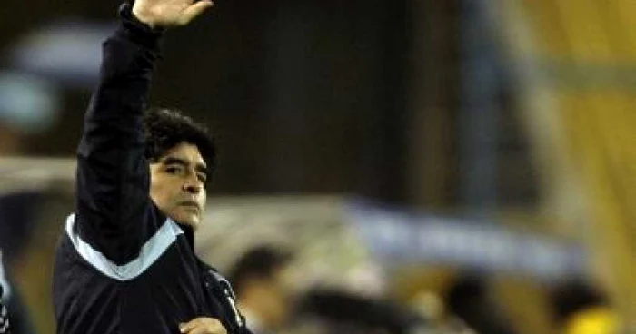 FOTBAL: Maradona se ascunde în Europa