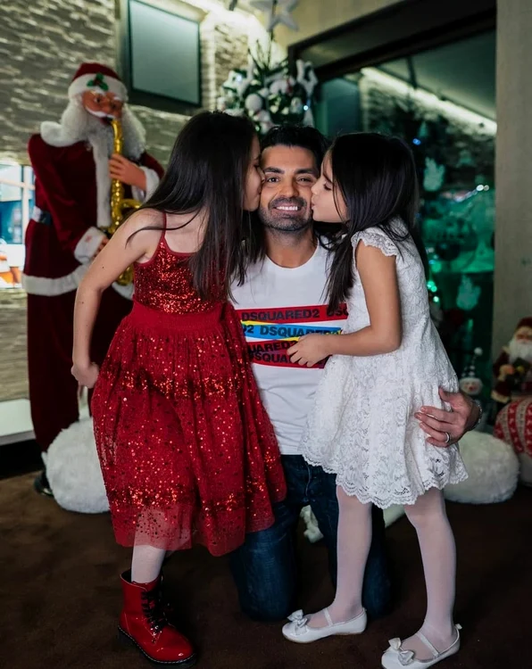 Pepe, alături de cele două fetițe