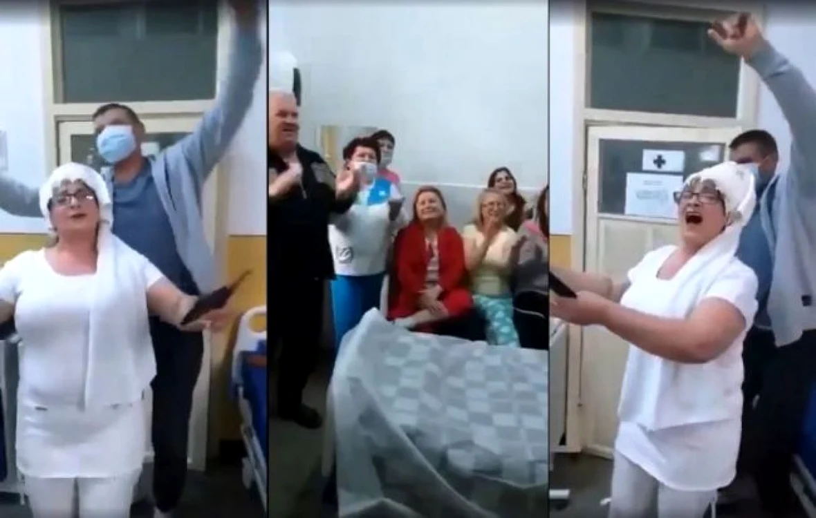 Cadre medicale şi pacieneţi petrecând în salon FOTO botosaneanul.ro