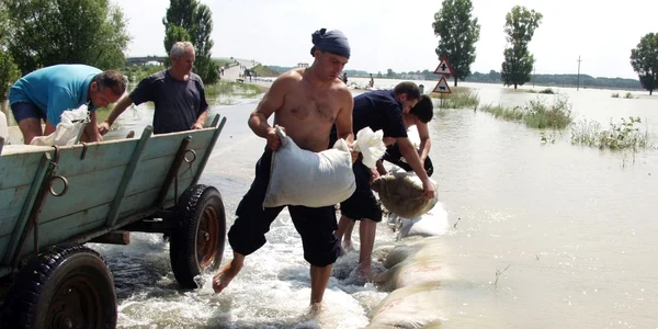 Intervenţie la inundaţi în 2005 FOTO Costel Crângan