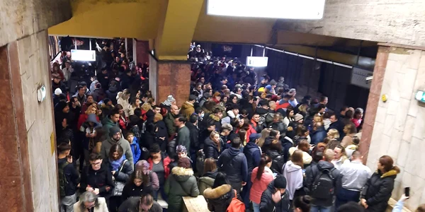 Calatori evacuati metrou tineretului jpg
