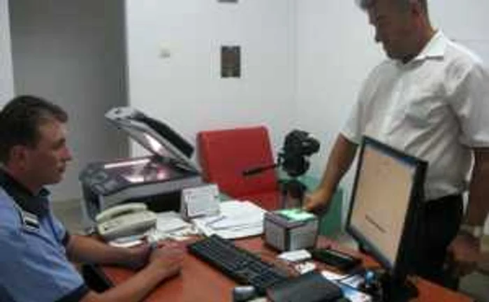 Nemțenii vor avea acces liber în birourile din spatele ghișeelor de la Pașapoarte