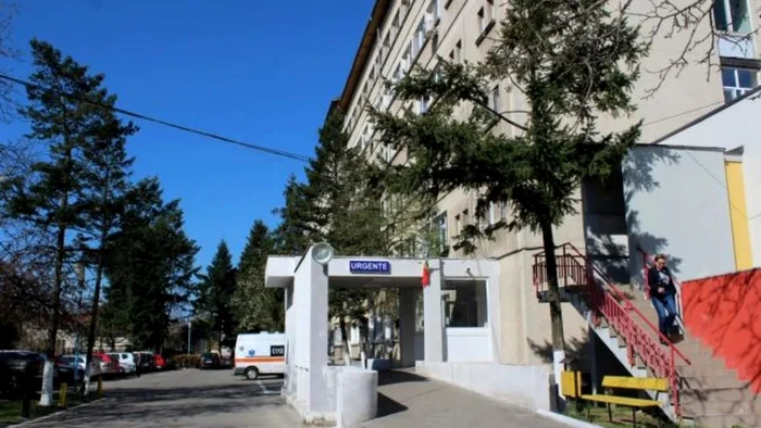 Un asistent și 11 medici, amendați de DSP Gorj după ce 18 angajaţi au fost infectaţi cu stafilococul auriu