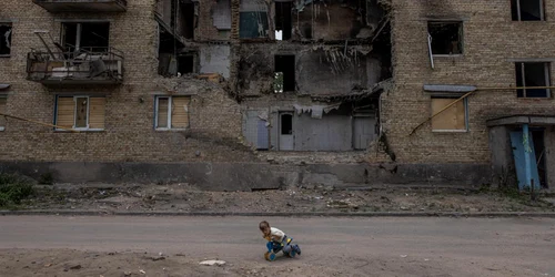 Razboi Ucraina Rusia 1718 mai 2022 copil bloc Horenka Kiev FOTO EPA-EFE 