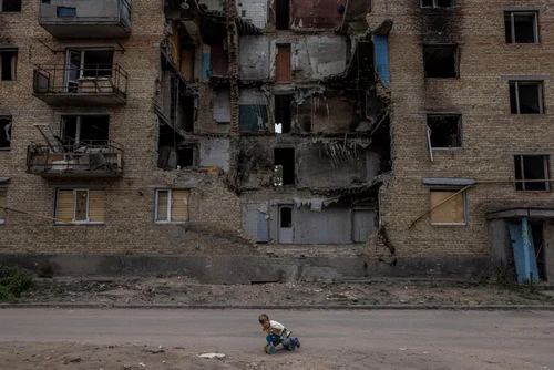 Razboi Ucraina Rusia 1718 mai 2022 copil bloc Horenka Kiev FOTO EPA-EFE 