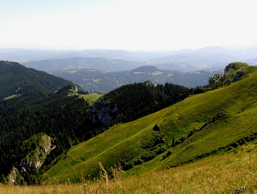 
    Prognoza meteo la munte în weekend ne spune că vremea este perfectă pentru relaxare sau drumețiifoto: Click!  