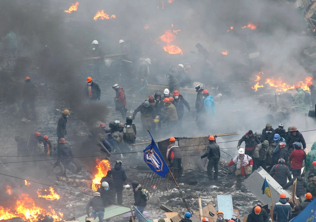 
    Politicienii negociază, iar în stradă se trage cu gloanţe adevărate  