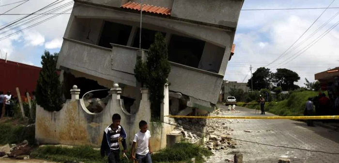 Casă distrusă din cauza cutremurului, în San Marcos, localitate situată în nord-vestul statulu Guatemala FOTO Reuters