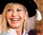 Olivia Newton John își păstrează zâmbetul pe buze chiar dacă trece prin asemenea greutăți jpeg