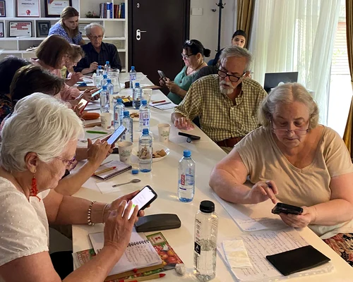 cursuri digitalizare seniori   foto fundatia regala margareta a romaniei (2) jpeg