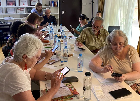 Telefonul are mai puțin secrete la finalul cursului FOTO: Fundația Regală Margareta a României